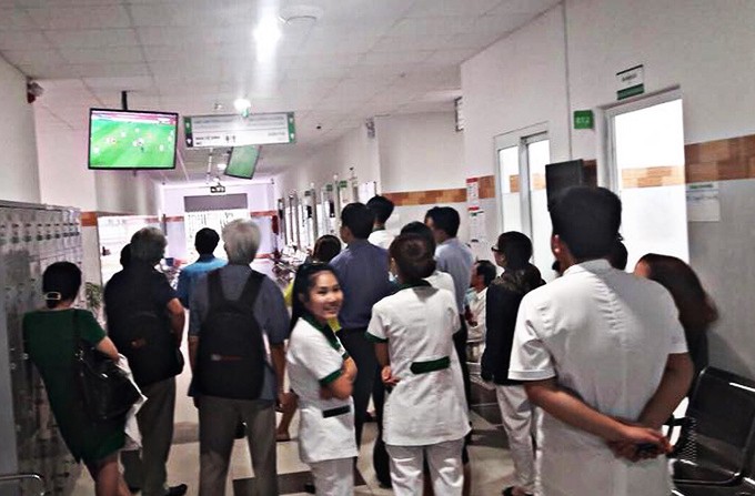 Bệnh nhân tim mạch nhập viện tăng đột biến mùa World Cup: Bác sĩ tiết lộ bí kíp xem đá banh thoải mái, an toàn - Ảnh 2. Bệnh nhân tim mạch nhập viện tăng đột biến mùa World Cup: Bác sĩ tiết lộ bí kíp xem đá banh thoải mái, an toàn - Ảnh 2.