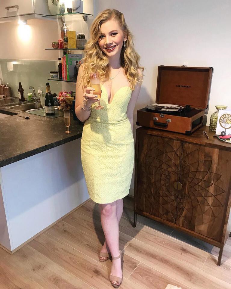 Cô gái trẻ chấp nhận mãn kinh sớm để ngăn chặn cơn đau dai dẳng mỗi lần đèn đỏ vì căn bệnh mà nhiều phụ nữ mắc phải - Ảnh 4. Cô gái trẻ chấp nhận mãn kinh sớm để ngăn chặn cơn đau dai dẳng mỗi lần đèn đỏ vì căn bệnh mà nhiều phụ nữ mắc phải - Ảnh 4.