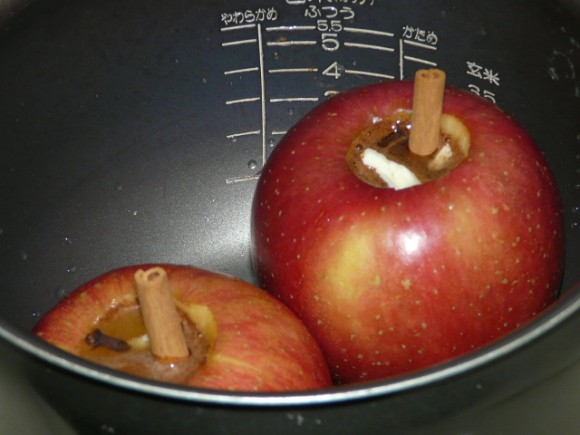Dù bị ngăn cản bạn cứ tự tin cho 3 quả táo vào nồi cơm điện nấu vì món tráng miệng siêu ngon sắp xuất hiện rồi - Ảnh 3.
