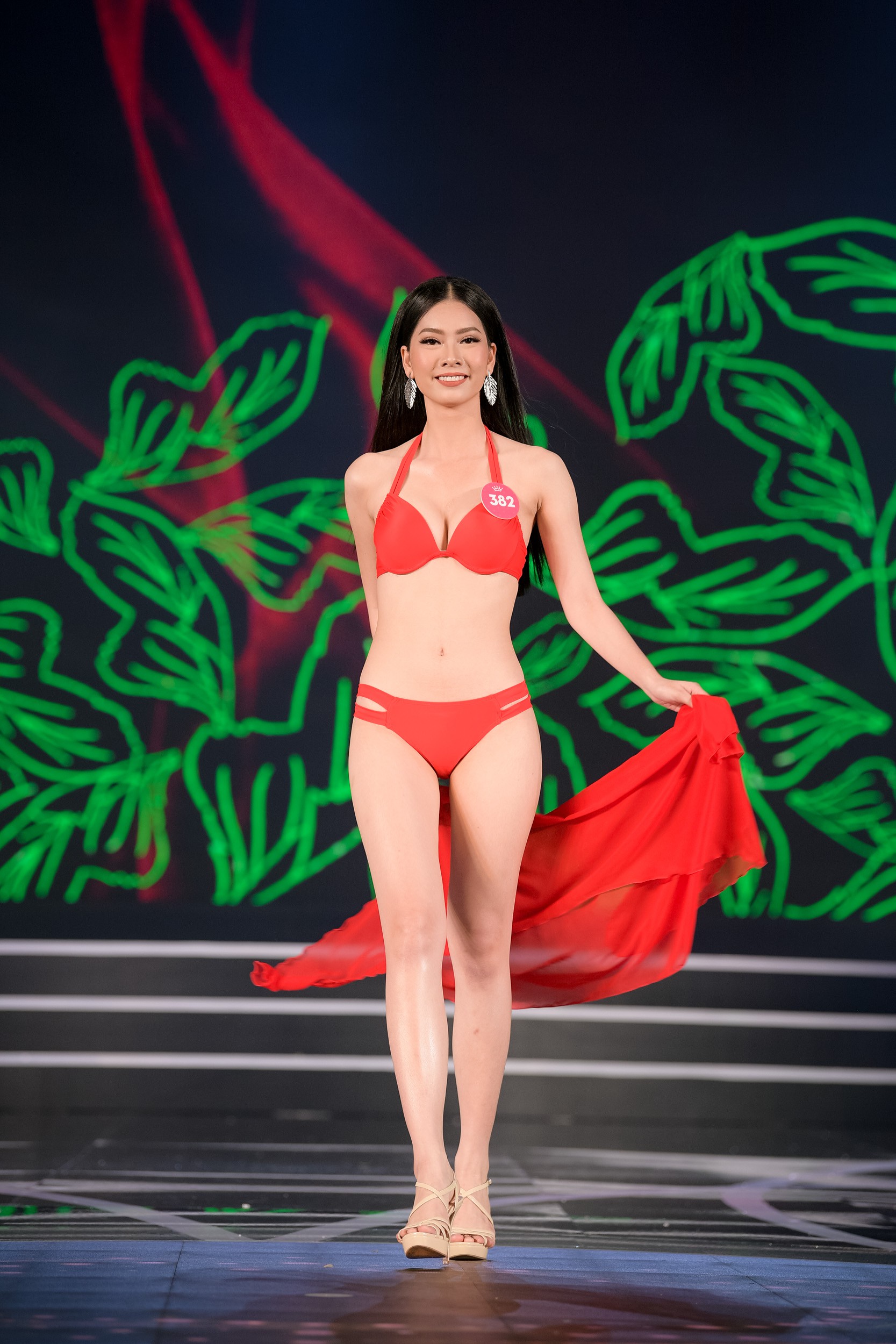 Thêm một người đẹp bất ngờ rút lui khỏi Hoa Hậu Việt Nam trước vòng chung kết - Ảnh 2. Thêm một người đẹp bất ngờ rút lui khỏi Hoa Hậu Việt Nam trước vòng chung kết - Ảnh 2.