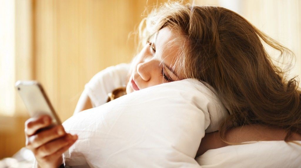 Cứ tự hỏi vì sao mắt lại sụp mí, có thể là do bạn đã mắc phải những thói quen này - Ảnh 3. Cứ tự hỏi vì sao mắt lại sụp mí, có thể là do bạn đã mắc phải những thói quen này - Ảnh 3.