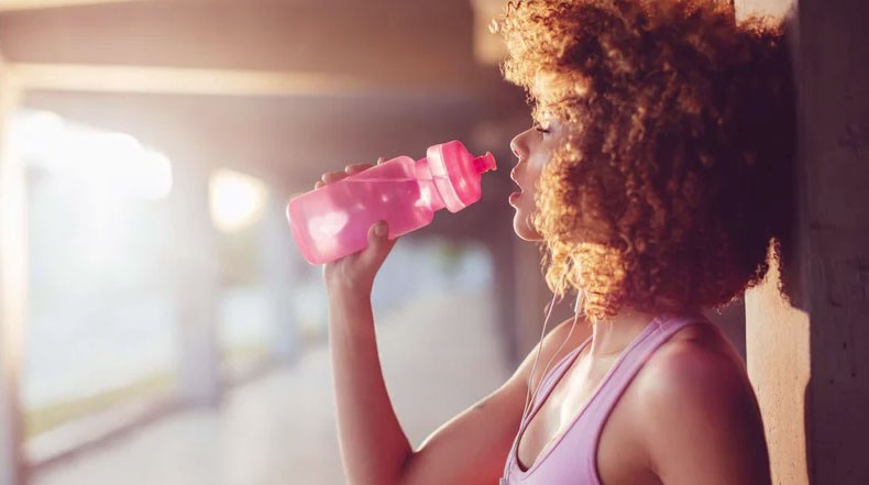 9 cách thông minh giữ cho cơ thể đủ nước trong mùa hè nóng nực, đặc biệt là các sĩ tử cần tỉnh táo để làm bài thi - Ảnh 2. 9 cách thông minh giữ cho cơ thể đủ nước trong mùa hè nóng nực, đặc biệt là các sĩ tử cần tỉnh táo để làm bài thi - Ảnh 2.