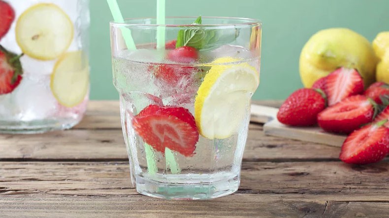 9 cách thông minh giữ cho cơ thể đủ nước trong mùa hè nóng nực, đặc biệt là các sĩ tử cần tỉnh táo để làm bài thi - Ảnh 4. 9 cách thông minh giữ cho cơ thể đủ nước trong mùa hè nóng nực, đặc biệt là các sĩ tử cần tỉnh táo để làm bài thi - Ảnh 4.