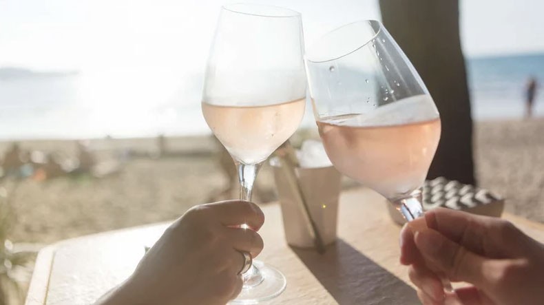 9 cách thông minh giữ cho cơ thể đủ nước trong mùa hè nóng nực, đặc biệt là các sĩ tử cần tỉnh táo để làm bài thi - Ảnh 9. 9 cách thông minh giữ cho cơ thể đủ nước trong mùa hè nóng nực, đặc biệt là các sĩ tử cần tỉnh táo để làm bài thi - Ảnh 9.