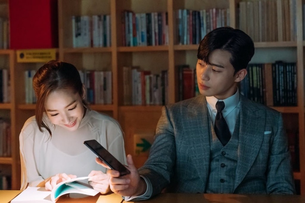 6 lý do minh chứng vai phó chủ tịch Lee sinh ra là dành cho Park Seo Joon - Ảnh 8. 6 lý do minh chứng vai phó chủ tịch Lee sinh ra là dành cho Park Seo Joon - Ảnh 8.