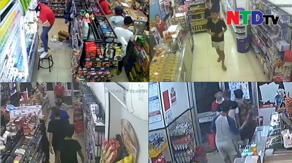 Clip: Nhóm đạo tặc toàn thanh niên trẻ táo tợn mang dao đi cướp nhiều cửa hàng tiện ích ở Sài Gòn - ảnh 1 Clip: Nhóm đạo tặc toàn thanh niên trẻ táo tợn mang dao đi cướp nhiều cửa hàng tiện ích ở Sài Gòn - Ảnh 2.
