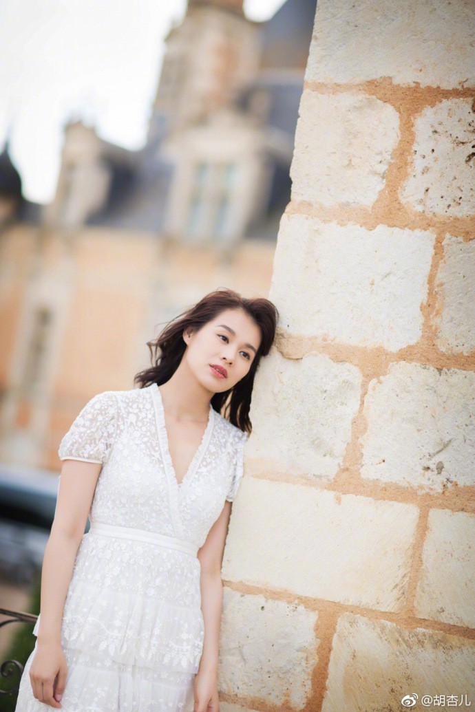 Tất bật làm việc nhưng bà mẹ một con Hồ Hạnh Nhi vẫn khiến nhiều người ngỡ ngàng vì nhan sắc như thiếu nữ - Ảnh 1. Tất bật làm việc nhưng bà mẹ một con Hồ Hạnh Nhi vẫn khiến nhiều người ngỡ ngàng vì nhan sắc như thiếu nữ - Ảnh 1.