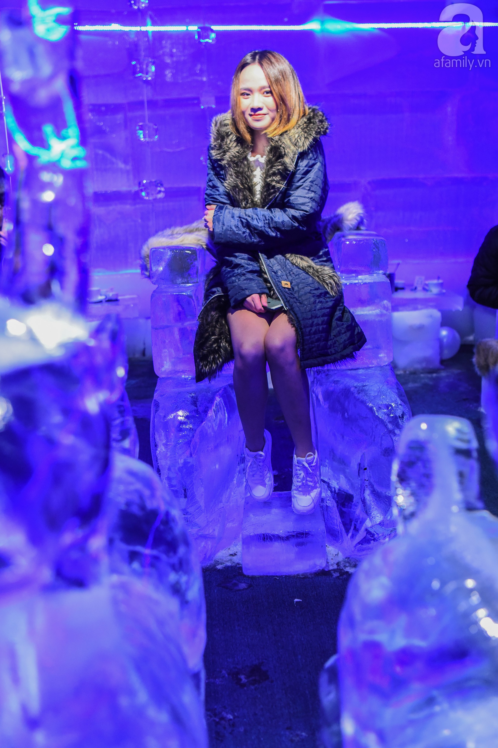 Cùng nhau đóng băng tại quán cafe âm 10 độ C giữa lòng Hà Nội - Ảnh 13. Cùng nhau đóng băng tại quán cafe âm 10 độ C giữa lòng Hà Nội - Ảnh 13.