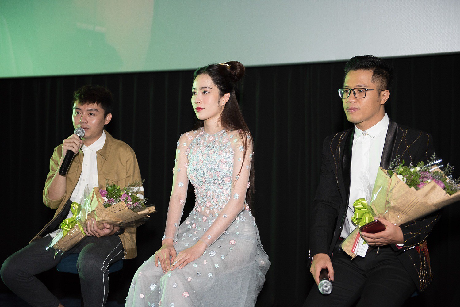 Nam Em xin lỗi khán giả, xuất hiện bên mẹ và chị gái xóa tan tin đồn bất hòa - Ảnh 8. Nam Em xin lỗi khán giả, xuất hiện bên mẹ và chị gái xóa tan tin đồn bất hòa - Ảnh 8.