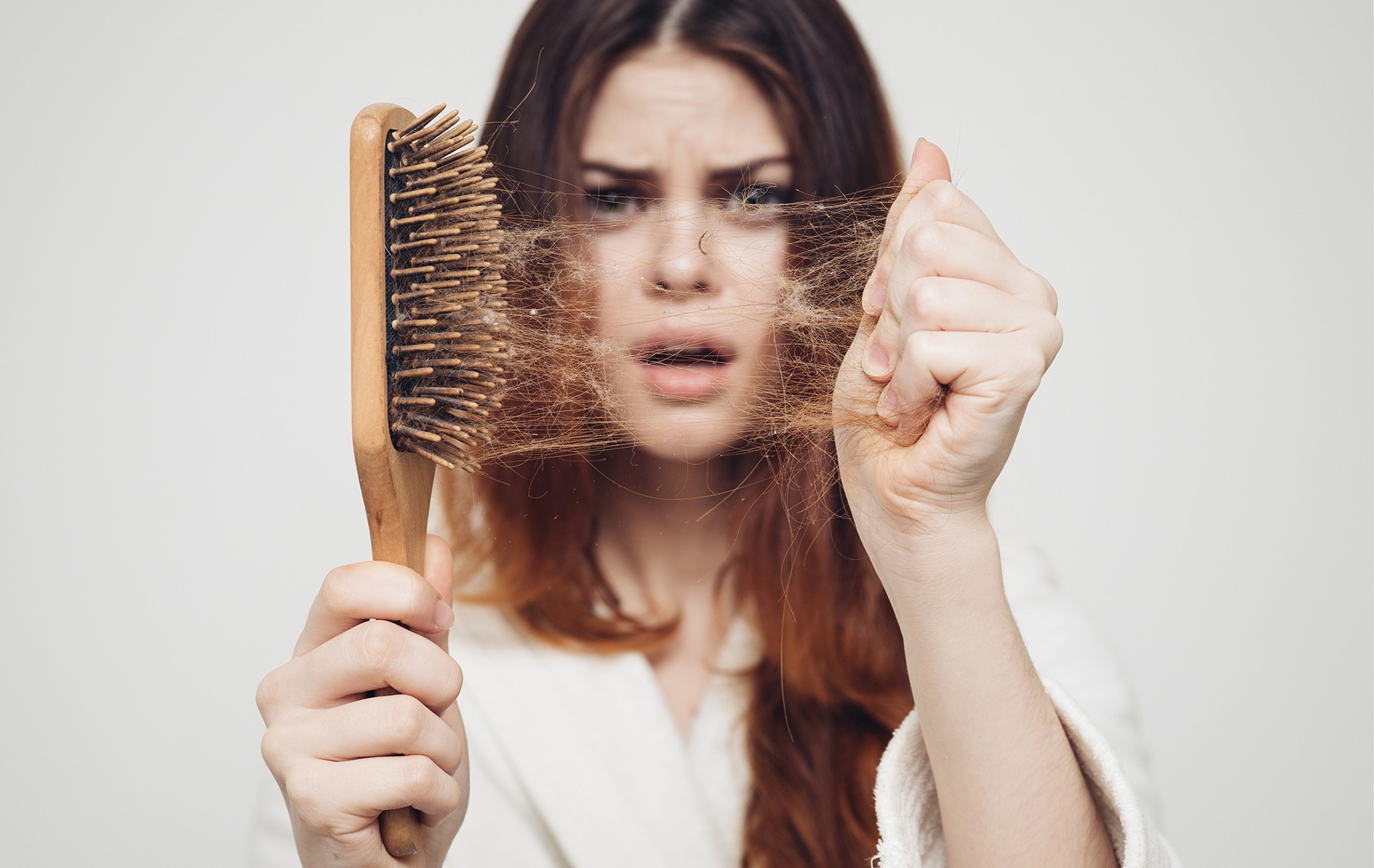 Mái tóc xuống sắc cũng có thể ngầm cảnh báo những vấn đề sức khỏe mà đôi khi bạn không nhận ra - Ảnh 1. Mái tóc xuống sắc cũng có thể ngầm cảnh báo những vấn đề sức khỏe mà đôi khi bạn không nhận ra - Ảnh 1.