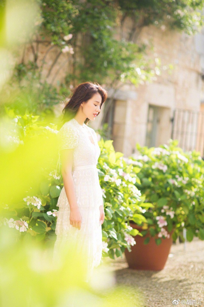 Tất bật làm việc nhưng bà mẹ một con Hồ Hạnh Nhi vẫn khiến nhiều người ngỡ ngàng vì nhan sắc như thiếu nữ - Ảnh 3. Tất bật làm việc nhưng bà mẹ một con Hồ Hạnh Nhi vẫn khiến nhiều người ngỡ ngàng vì nhan sắc như thiếu nữ - Ảnh 3.