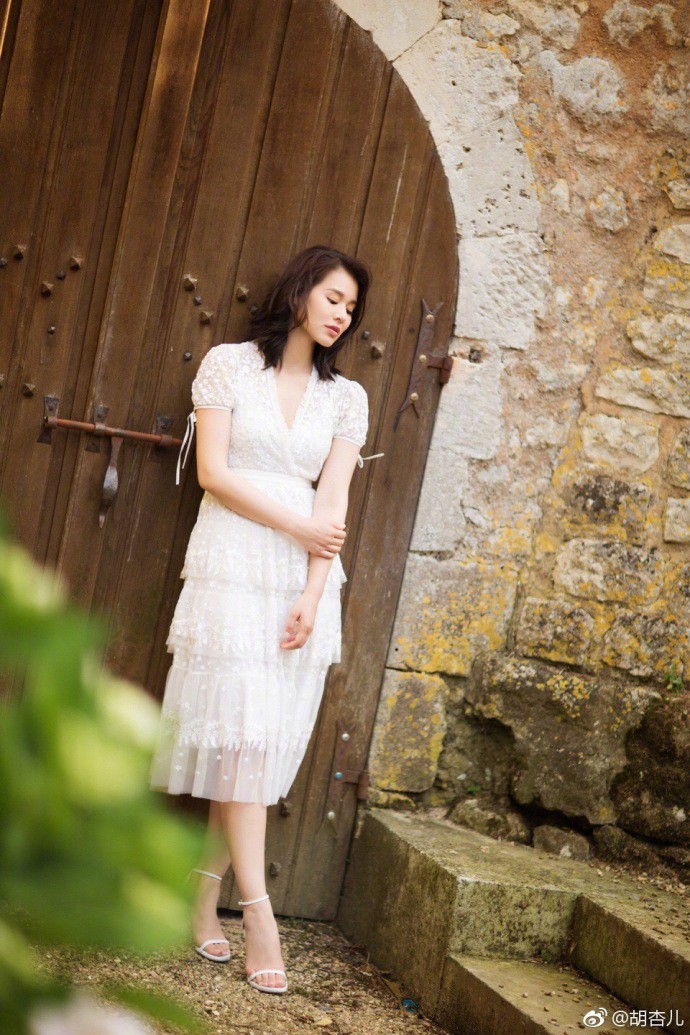 Tất bật làm việc nhưng bà mẹ một con Hồ Hạnh Nhi vẫn khiến nhiều người ngỡ ngàng vì nhan sắc như thiếu nữ - Ảnh 6. Tất bật làm việc nhưng bà mẹ một con Hồ Hạnh Nhi vẫn khiến nhiều người ngỡ ngàng vì nhan sắc như thiếu nữ - Ảnh 6.