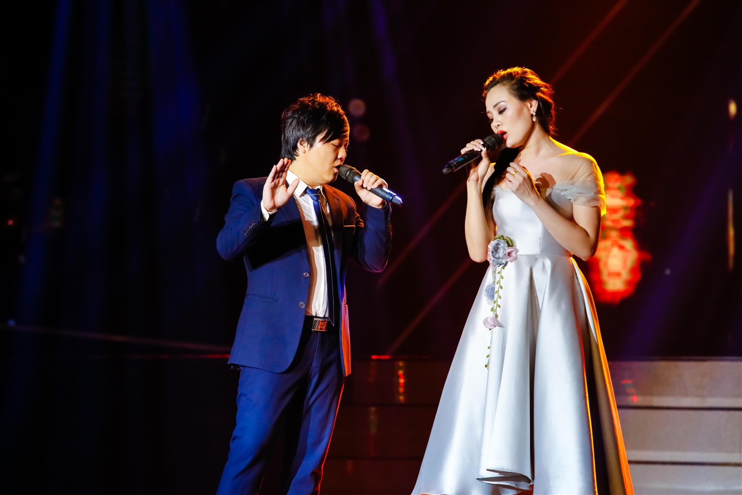 Trấn Thành khiến khán giả cười ngất khi bắt chước giọng hát của danh ca Ý Lan, Tuấn Ngọc... - Ảnh 7. Trấn Thành khiến khán giả cười ngất khi bắt chước giọng hát của danh ca Ý Lan, Tuấn Ngọc... - Ảnh 7.
