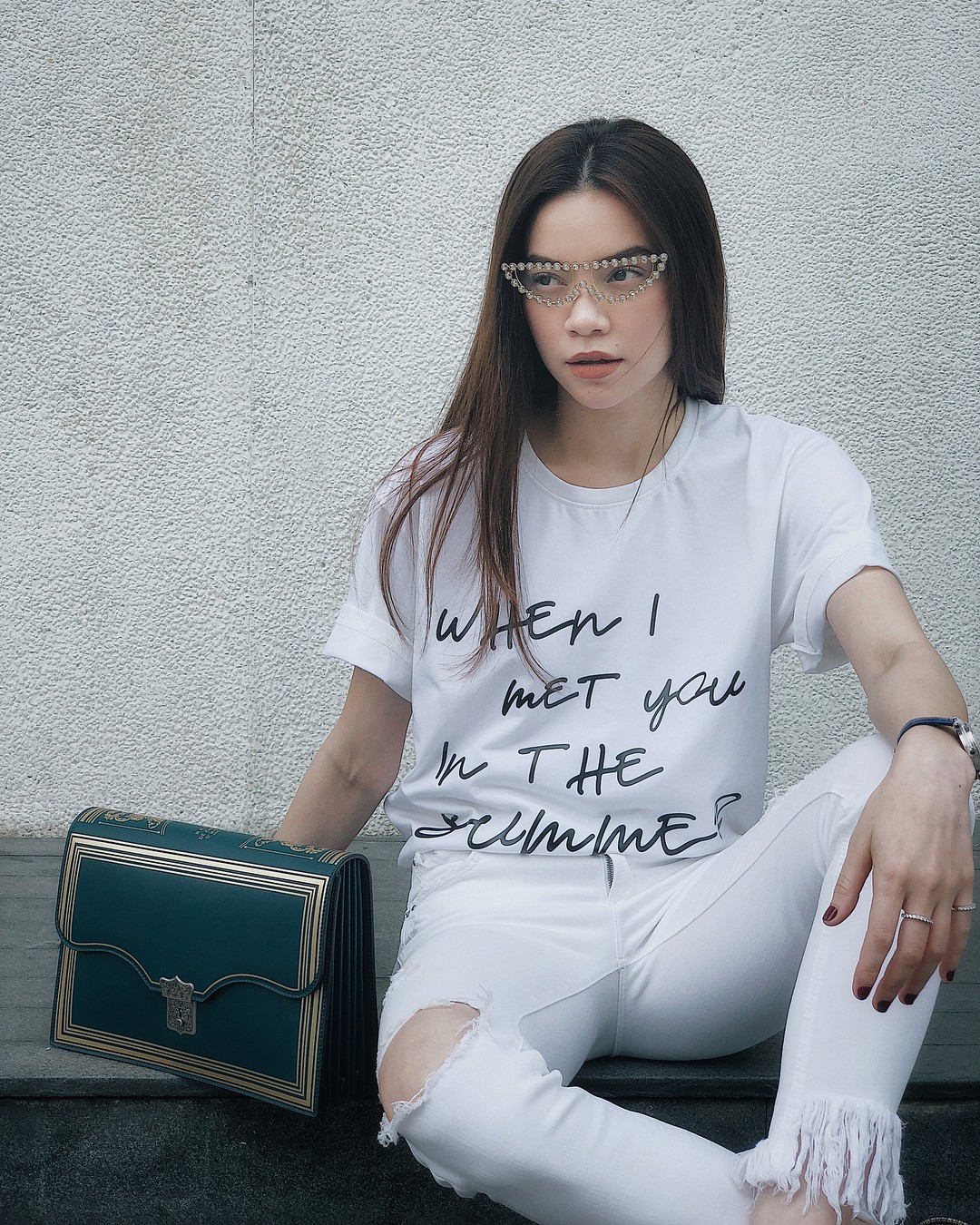 Chẳng phải hàng hiệu đắt dỏ, Hồ Ngọc Hà diện áo phông 300k mà vẫn thần thái ngời ngời - Ảnh 3. Chẳng phải hàng hiệu đắt dỏ, Hồ Ngọc Hà diện áo phông 300k mà vẫn thần thái ngời ngời - Ảnh 3.