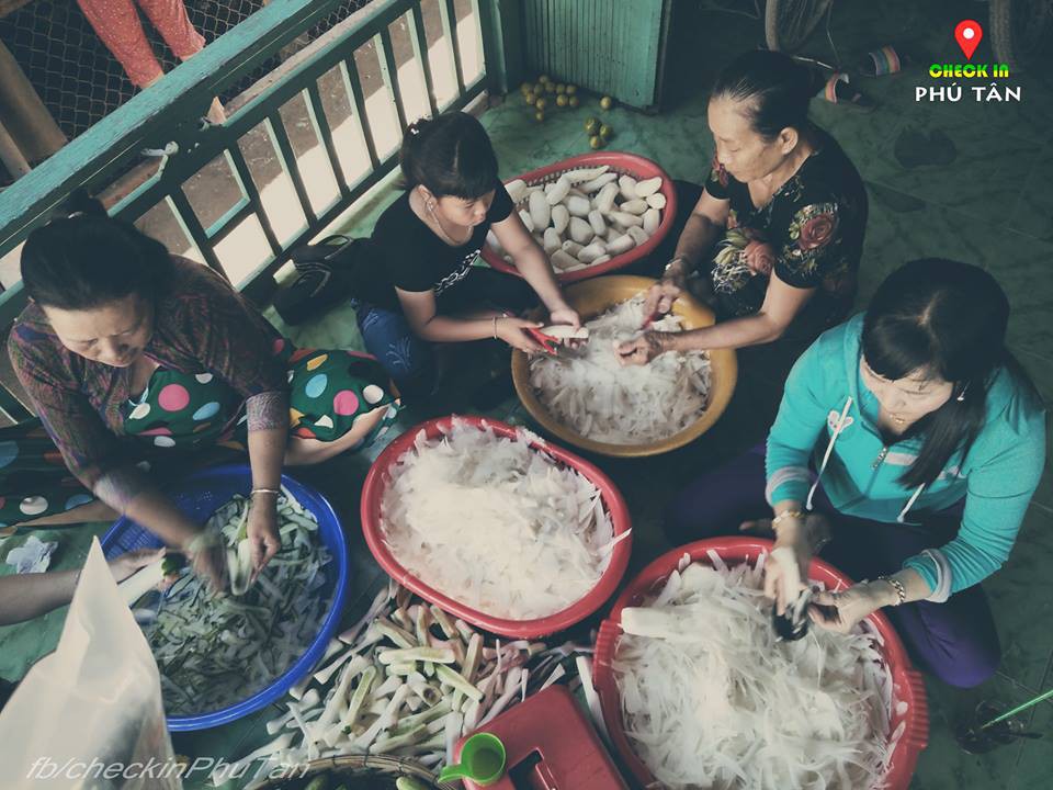 Ấm lòng Phú Tân mùa đại lễ - vùng đất dư dả tình người của miền Tây, sẵn sàng miễn phí mọi thứ cho du khách thập phương - Ảnh 17. Ấm lòng Phú Tân mùa đại lễ - vùng đất dư dả tình người của miền Tây, sẵn sàng miễn phí mọi thứ cho du khách thập phương - Ảnh 17.