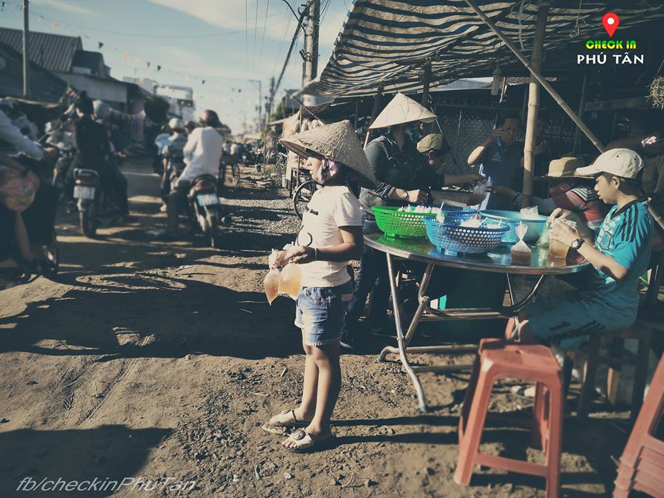 Ấm lòng Phú Tân mùa đại lễ - vùng đất dư dả tình người của miền Tây, sẵn sàng miễn phí mọi thứ cho du khách thập phương - Ảnh 8. Ấm lòng Phú Tân mùa đại lễ - vùng đất dư dả tình người của miền Tây, sẵn sàng miễn phí mọi thứ cho du khách thập phương - Ảnh 8.