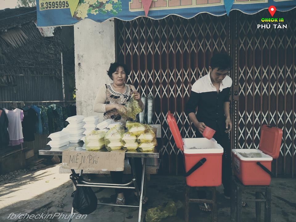 Ấm lòng Phú Tân mùa đại lễ - vùng đất dư dả tình người của miền Tây, sẵn sàng miễn phí mọi thứ cho du khách thập phương - Ảnh 4. Ấm lòng Phú Tân mùa đại lễ - vùng đất dư dả tình người của miền Tây, sẵn sàng miễn phí mọi thứ cho du khách thập phương - Ảnh 4.