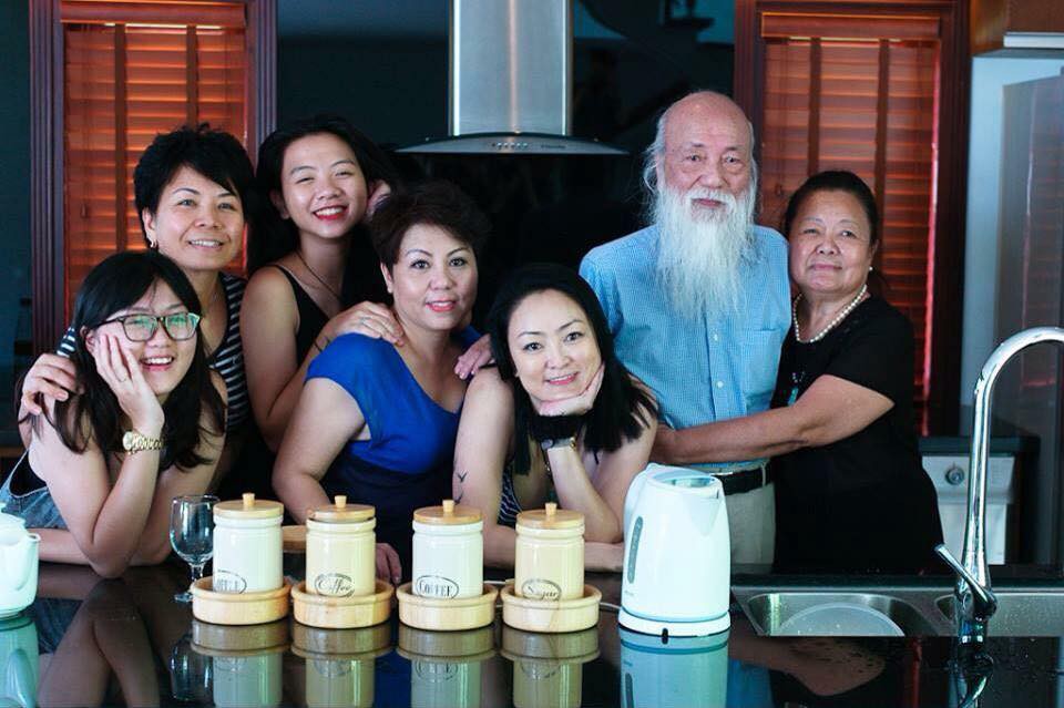 Con gái út thầy Văn Như Cương gửi lời chúc đến cha quá cố, nhân dịp kỉ niệm ngày cưới và sinh nhật của thầy - Ảnh 4. Con gái út thầy Văn Như Cương gửi lời chúc đến cha quá cố, nhân dịp kỉ niệm ngày cưới và sinh nhật của thầy - Ảnh 4.