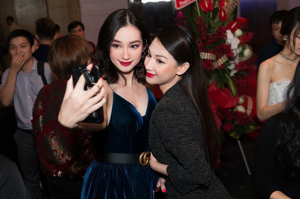 Thử độ tinh mắt: Tìm điểm khác biệt giữa những cặp sinh đôi bất đắc dĩ của showbiz Việt - Ảnh 1. Thử độ tinh mắt: Tìm điểm khác biệt giữa những cặp sinh đôi bất đắc dĩ của showbiz Việt - Ảnh 1.