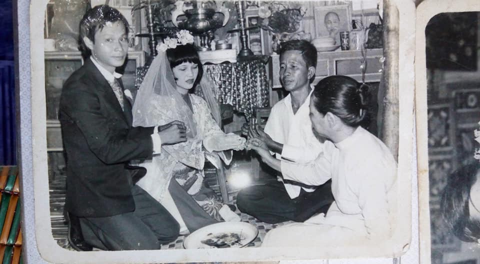 Cư dân mạng lục tung nhà tìm ảnh đám cưới bố mẹ để khoe với bạn bè cho kịp trào lưu - Ảnh 1. Cư dân mạng lục tung nhà tìm ảnh đám cưới bố mẹ để khoe với bạn bè cho kịp trào lưu - Ảnh 1.