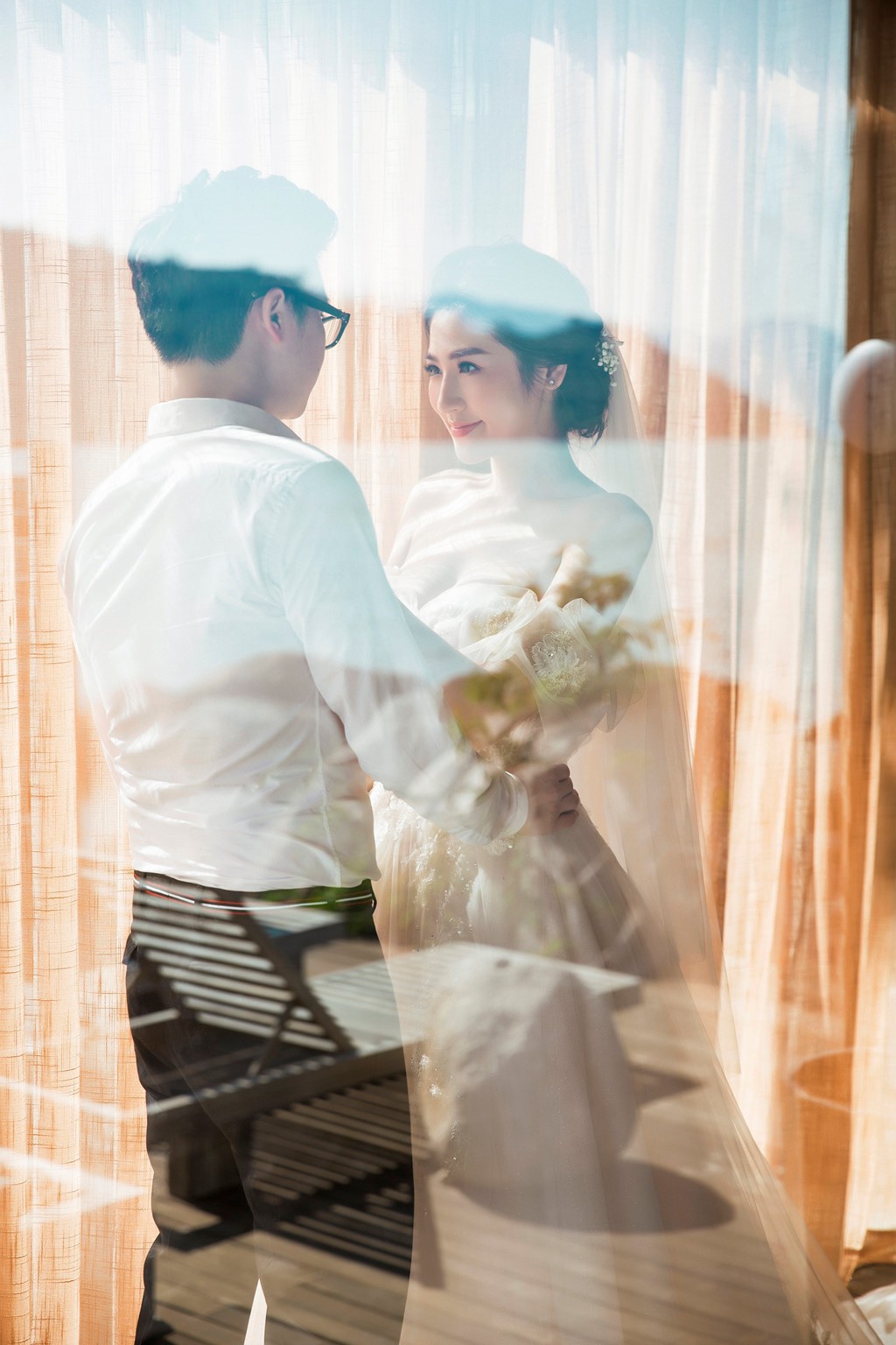 Tú Anh và ông xã tương lai lần đầu công khai xuất hiện tình tứ giữa sự kiện - Ảnh 3. Tú Anh và ông xã tương lai lần đầu công khai xuất hiện tình tứ giữa sự kiện - Ảnh 3.