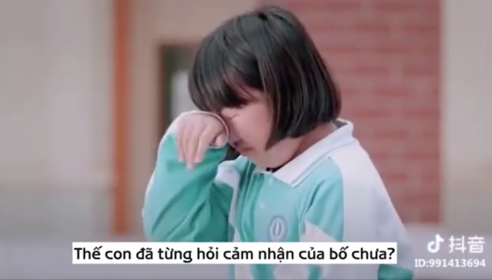 Clip dễ thương nhất hôm nay: Cô bé kể chuyện bị chó cướp mất bố, con trai yêu cầu mẹ ngừng làm nũng - Ảnh 4. Clip dễ thương nhất hôm nay: Cô bé kể chuyện bị chó cướp mất bố, con trai yêu cầu mẹ ngừng làm nũng - Ảnh 4.