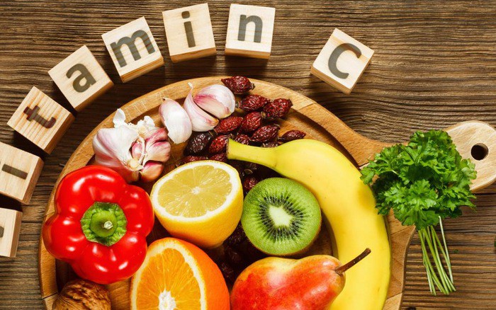 Ai cũng biết vitamin C giúp đẹp da, tránh lão hóa nhưng tiêu thụ quá nhiều vitamin C có hại thế này thì không phải ai cũng rõ - Ảnh 1. Ai cũng biết vitamin C giúp đẹp da, tránh lão hóa nhưng tiêu thụ quá nhiều vitamin C có hại thế này thì không phải ai cũng rõ - Ảnh 1.