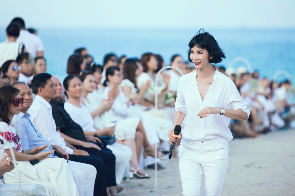 Con gái Xuân Lan hoá thiên thần trắng dẫn đầu đoàn mẫu nhí - Ảnh 7. Con gái Xuân Lan hoá thiên thần trắng dẫn đầu đoàn mẫu nhí - Ảnh 7.