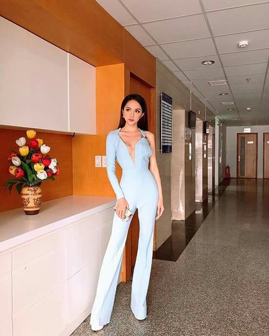 Diện bộ jumpsuit gợi cảm nhưng HH Hương Giang lộ thân hình gầy trơ xương với hình ảnh chưa qua photoshop - Ảnh 4.