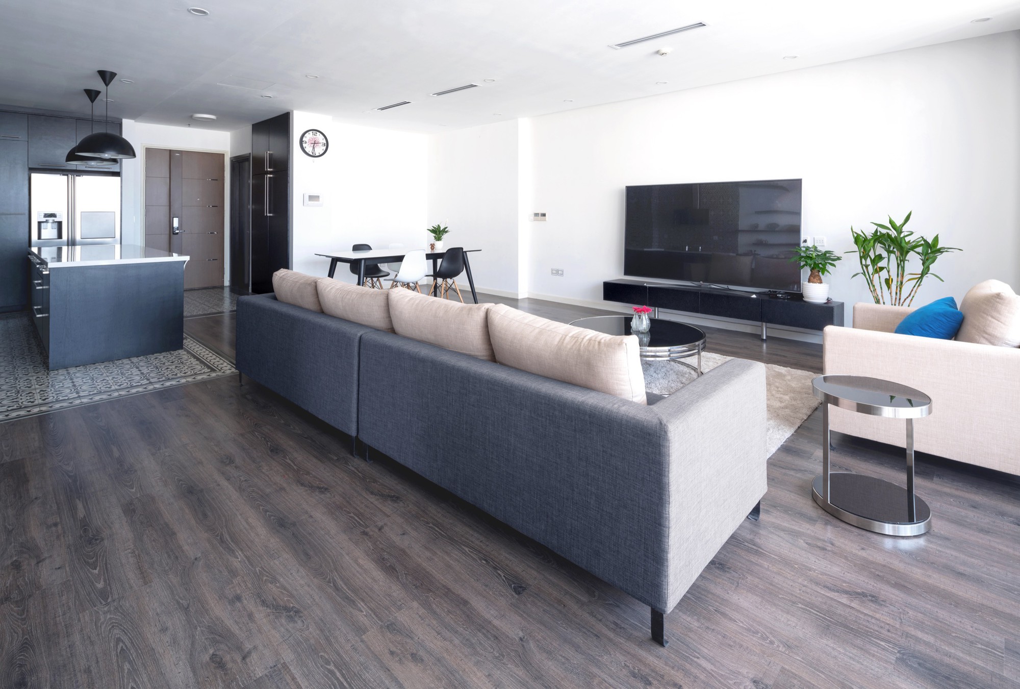 Ngắm căn hộ tối giản nhưng sang trọng và rất dễ ứng dụng cho nhà chung cư ở Cầu Giấy, Hà Nội - Ảnh 1. Ngắm căn hộ tối giản nhưng sang trọng và rất dễ ứng dụng cho nhà chung cư ở Cầu Giấy, Hà Nội - Ảnh 1.