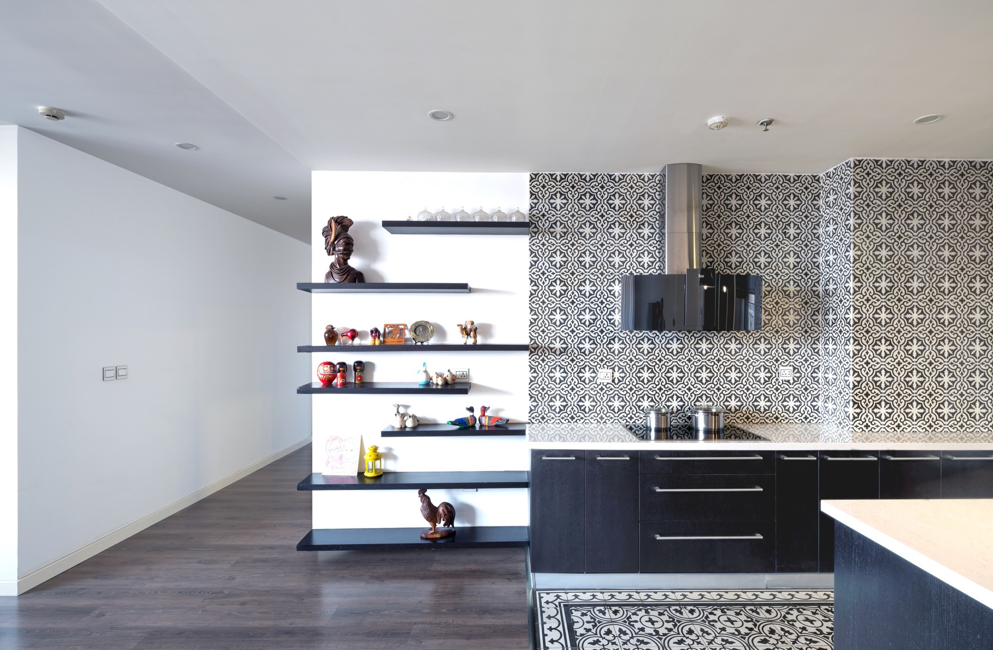 Ngắm căn hộ tối giản nhưng sang trọng và rất dễ ứng dụng cho nhà chung cư ở Cầu Giấy, Hà Nội - Ảnh 4. Ngắm căn hộ tối giản nhưng sang trọng và rất dễ ứng dụng cho nhà chung cư ở Cầu Giấy, Hà Nội - Ảnh 4.