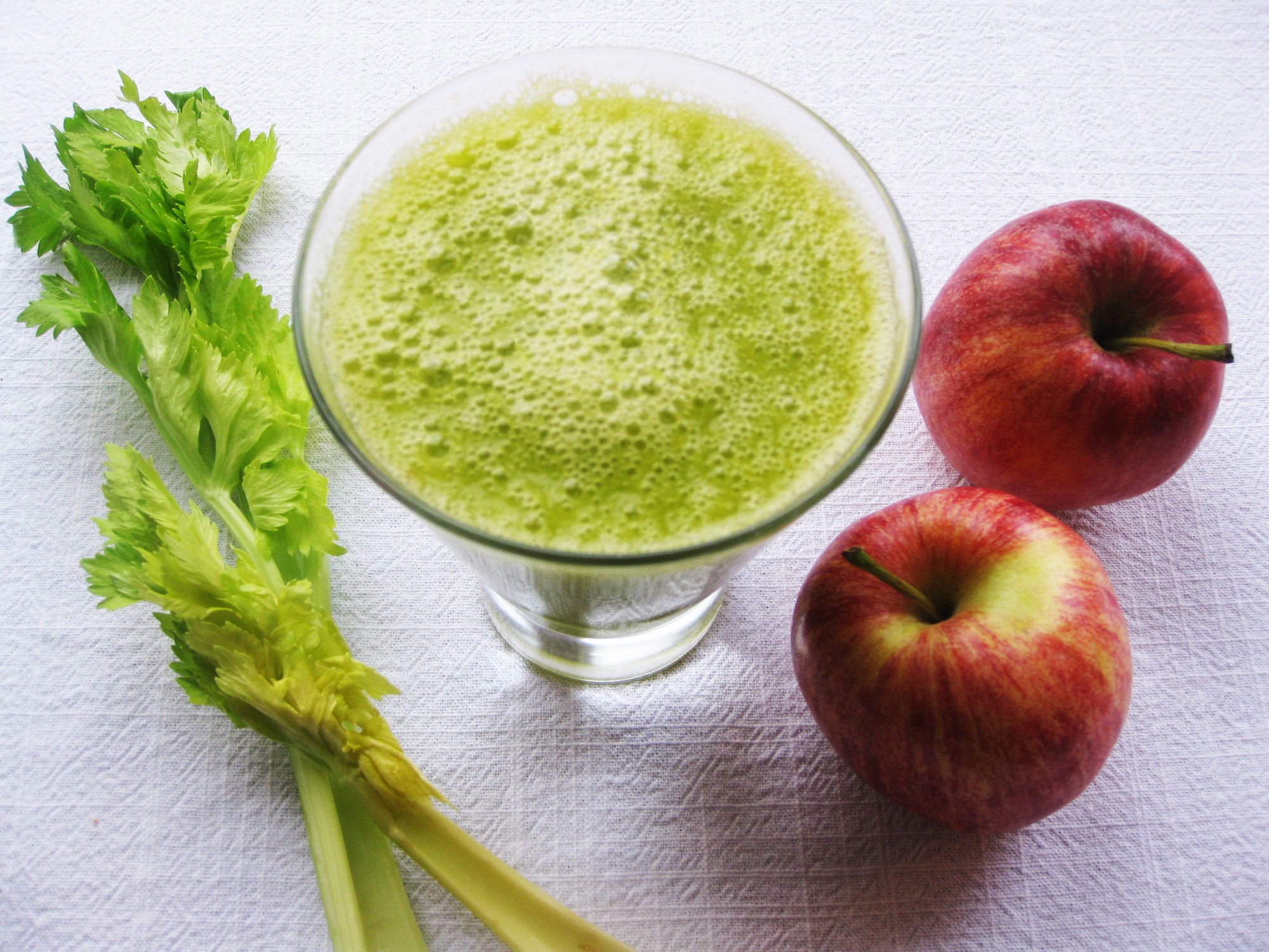 Món nước ép từ hai loại quả quen thuộc này sẽ giúp bạn sở hữu da khỏe đẹp, bất chấp ánh nắng chói chang ngày hè - Ảnh 4. Món nước ép từ hai loại quả quen thuộc này sẽ giúp bạn sở hữu da khỏe đẹp, bất chấp ánh nắng chói chang ngày hè - Ảnh 4.