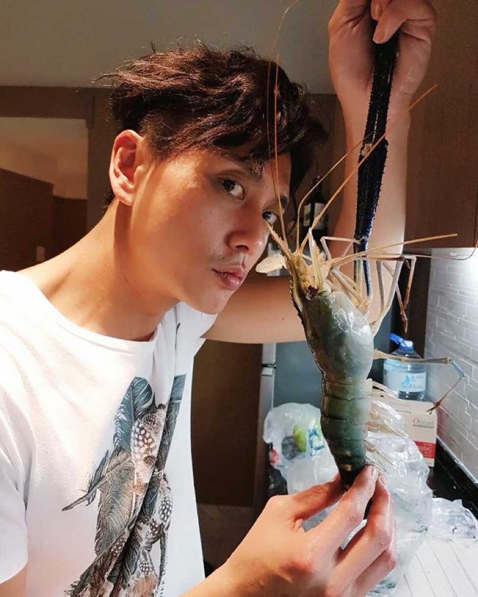 Huỳnh Tông Trạch: Nam thần thích mặc váy tô son nhưng sát gái không ai bằng, chỉ vì thói lăng nhăng mà đánh mất mối tình khắc cốt ghi tâm - Ảnh 8. Huỳnh Tông Trạch: Nam thần thích mặc váy tô son nhưng sát gái không ai bằng, chỉ vì thói lăng nhăng mà đánh mất mối tình khắc cốt ghi tâm - Ảnh 8.