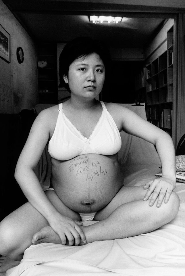 Bộ ảnh bà mẹ đơn thân Đài Loan đang lan truyền trên MXH: Mỗi bức ảnh của hiện tại bao gồm cả những năm tháng trưởng thành của con - Ảnh 1.