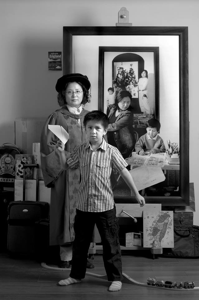 Bộ ảnh bà mẹ đơn thân Đài Loan đang lan truyền trên MXH: Mỗi bức ảnh của hiện tại bao gồm cả những năm tháng trưởng thành của con - Ảnh 7.
