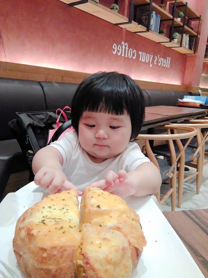 Mẹ đi đ&acirc;u, con đu theo đấy - Bộ ảnh mẹ Việt chia sẻ khiến h&agrave;ng ngh&igrave;n mẹ c&oacute; con nhỏ đồng cảm - Ảnh 10.