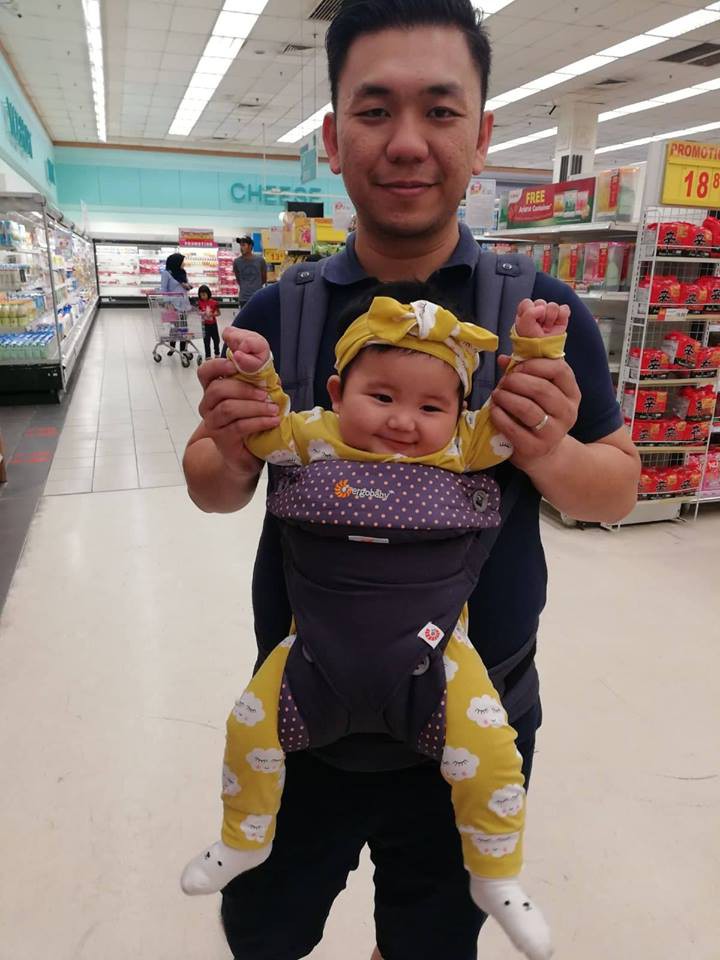 Mẹ đi đ&acirc;u, con đu theo đấy - Bộ ảnh mẹ Việt chia sẻ khiến h&agrave;ng ngh&igrave;n mẹ c&oacute; con nhỏ đồng cảm - Ảnh 16.