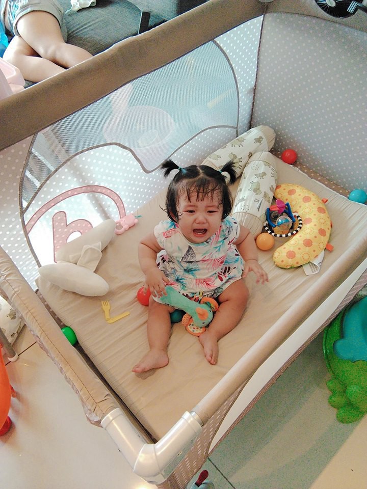 Mẹ đi đ&acirc;u, con đu theo đấy - Bộ ảnh mẹ Việt chia sẻ khiến h&agrave;ng ngh&igrave;n mẹ c&oacute; con nhỏ đồng cảm - Ảnh 5.