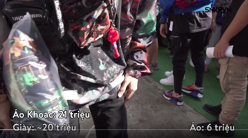 Clip: Xem giới trẻ Việt tự bóc set đồ của mình tại Sneaker Fest 2018 mà choáng, có bộ lên đến cả trăm triệu đồng! - Ảnh 4. Clip: Xem giới trẻ Việt tự bóc set đồ của mình tại Sneaker Fest 2018 mà choáng, có bộ lên đến cả trăm triệu đồng! - Ảnh 4.
