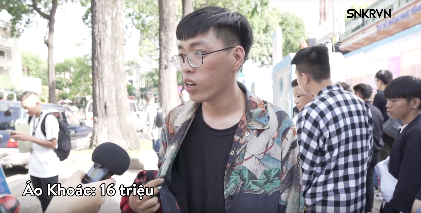 Clip: Xem giới trẻ Việt tự bóc set đồ của mình tại Sneaker Fest 2018 mà choáng, có bộ lên đến cả trăm triệu đồng! - Ảnh 5. Clip: Xem giới trẻ Việt tự bóc set đồ của mình tại Sneaker Fest 2018 mà choáng, có bộ lên đến cả trăm triệu đồng! - Ảnh 5.