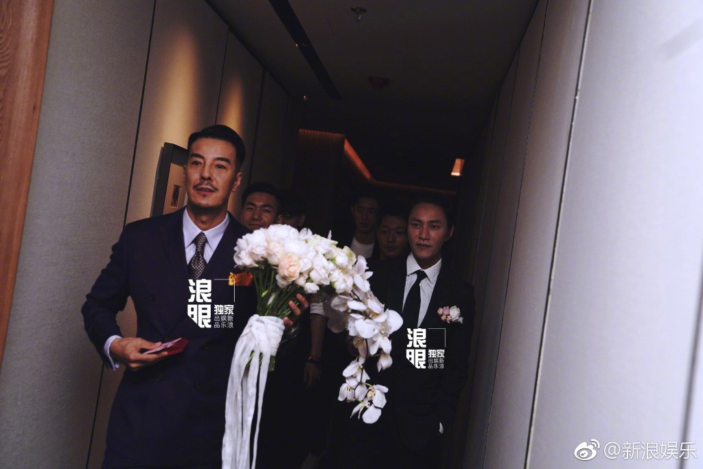 Đ&aacute;m cưới Cbiz g&acirc;y sốt v&igrave; Trần Kh&ocirc;n lần đầu ti&ecirc;n nhận lời l&agrave;m ph&ugrave; rể - Ảnh 5.