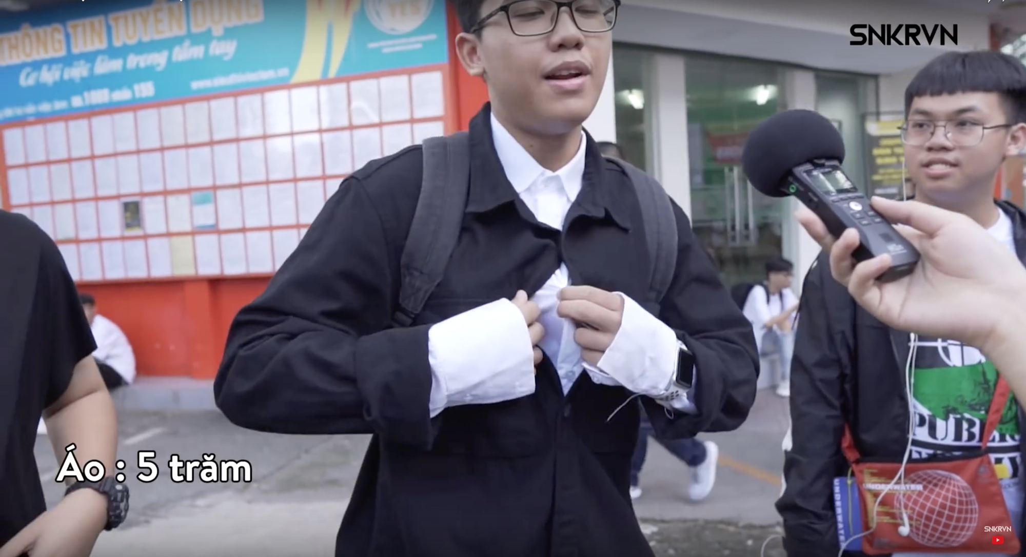 Clip: Xem giới trẻ Việt tự bóc set đồ của mình tại Sneaker Fest 2018 mà choáng, có bộ lên đến cả trăm triệu đồng! - Ảnh 10. Clip: Xem giới trẻ Việt tự bóc set đồ của mình tại Sneaker Fest 2018 mà choáng, có bộ lên đến cả trăm triệu đồng! - Ảnh 10.