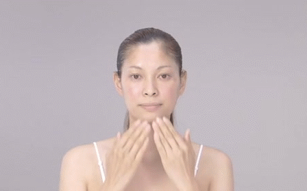 Da căng bóng, mịn màng như gái 20 nhờ bí quyết massage của người Nhật - Ảnh 1. Da căng bóng, mịn màng như gái 20 nhờ bí quyết massage của người Nhật - Ảnh 1.