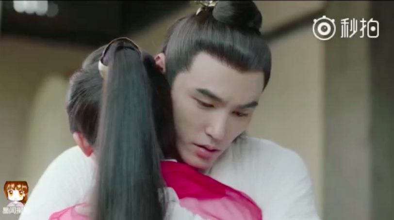 Ph&ugrave; Dao ph&aacute; mốc 6 tỷ lượt xem, th&aacute;i tử Nguyễn Kinh Thi&ecirc;n bế bổng Dương Mịch thế n&agrave;y  - Ảnh 11.