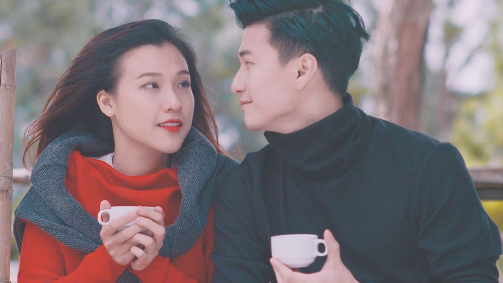 Hơn 1 năm đường tình đôi ngả, Hoàng Oanh đỏ bạc còn Huỳnh Anh đen bạc đen cả tình - Ảnh 1. Hơn 1 năm đường tình đôi ngả, Hoàng Oanh đỏ bạc còn Huỳnh Anh đen bạc đen cả tình - Ảnh 1.