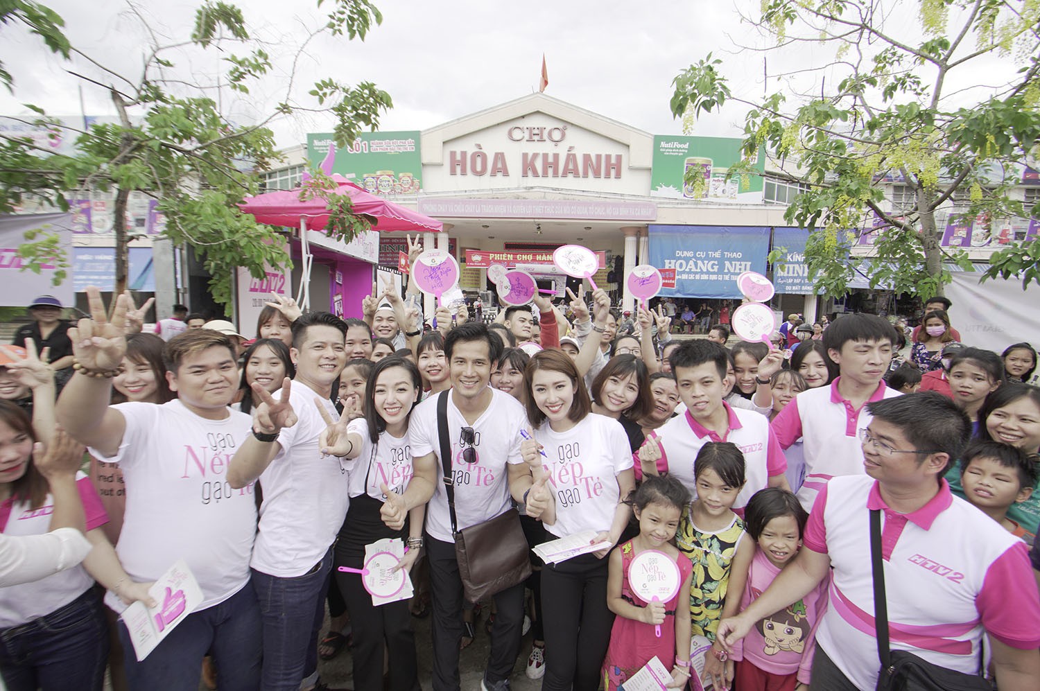 htv2hanh-trinh-gao-nep-gao-te-den-moi-nhacho-hoa-khanh-2-15319153751052049694727.jpg