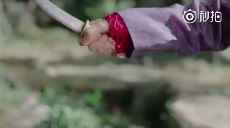 Th&aacute;i tử Nguyễn Kinh Thi&ecirc;n vừa từ ải chết trở về, Dương Mịch đ&atilde; g&acirc;y sốc khi cầm dao đ&acirc;m ch&agrave;ng  - Ảnh 10.