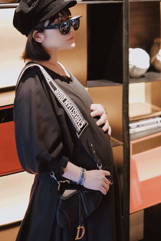 Một ngày đẹp trời, bạn tỉnh giấc và thấy cả thế giới đang đeo mẫu túi hot nhất từ thời của mẹ mình - Ảnh 9. Một ngày đẹp trời, bạn tỉnh giấc và thấy cả thế giới đang đeo mẫu túi hot nhất từ thời của mẹ mình - Ảnh 9.