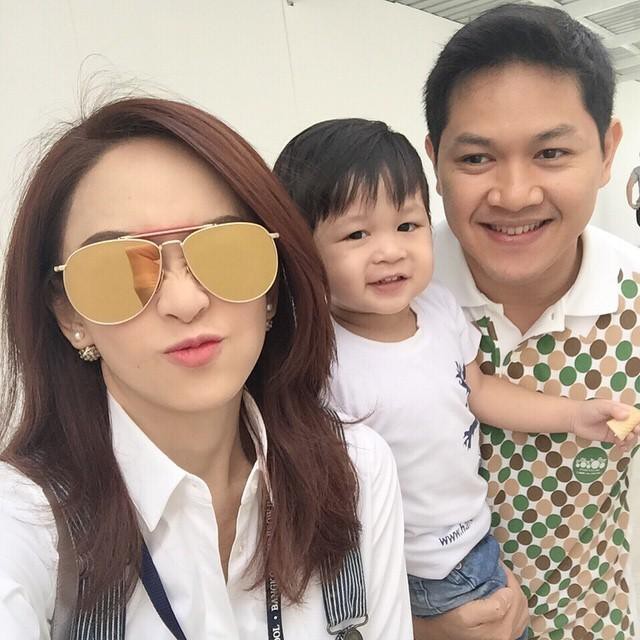 Bị vợ ph&aacute;t hiện l&eacute;n ph&eacute;n với bạn g&aacute;i cũ v&agrave; bắt chọn 1 trong 2, chồng tuy&ecirc;n bố chọn cả hai, c&ograve;n n&oacute;i: Kh&ocirc;ng muốn l&agrave;m ai buồn!  - Ảnh 2.