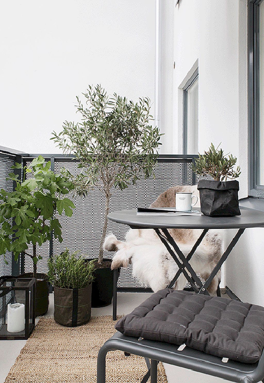 beautiful-and-cozy-apartment-balcony-decor-ideas-74-1532312542652171669990.jpg